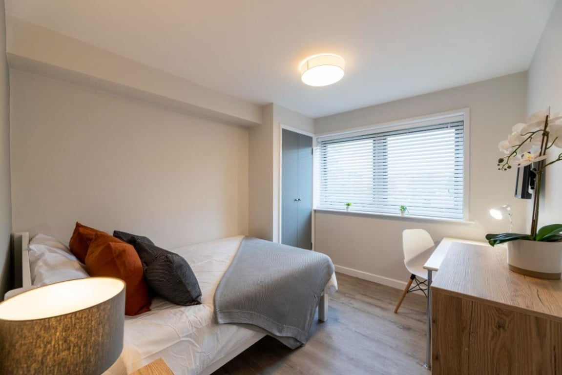 Flat 6 The Square, 1 Falconar Street