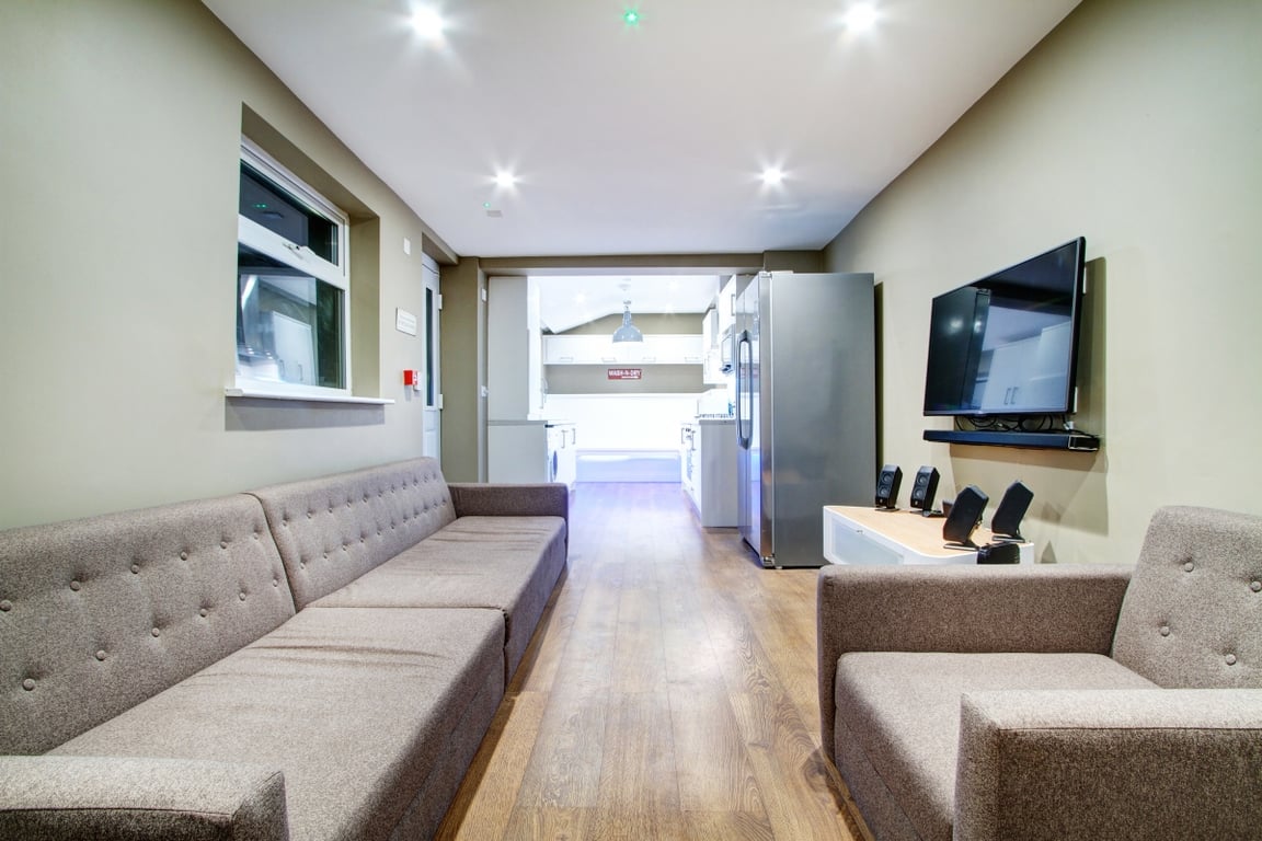 61 Derby Grove