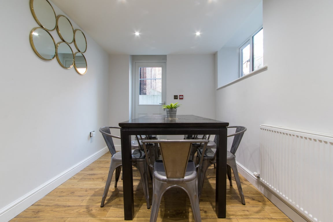 91 Lenton Boulevard