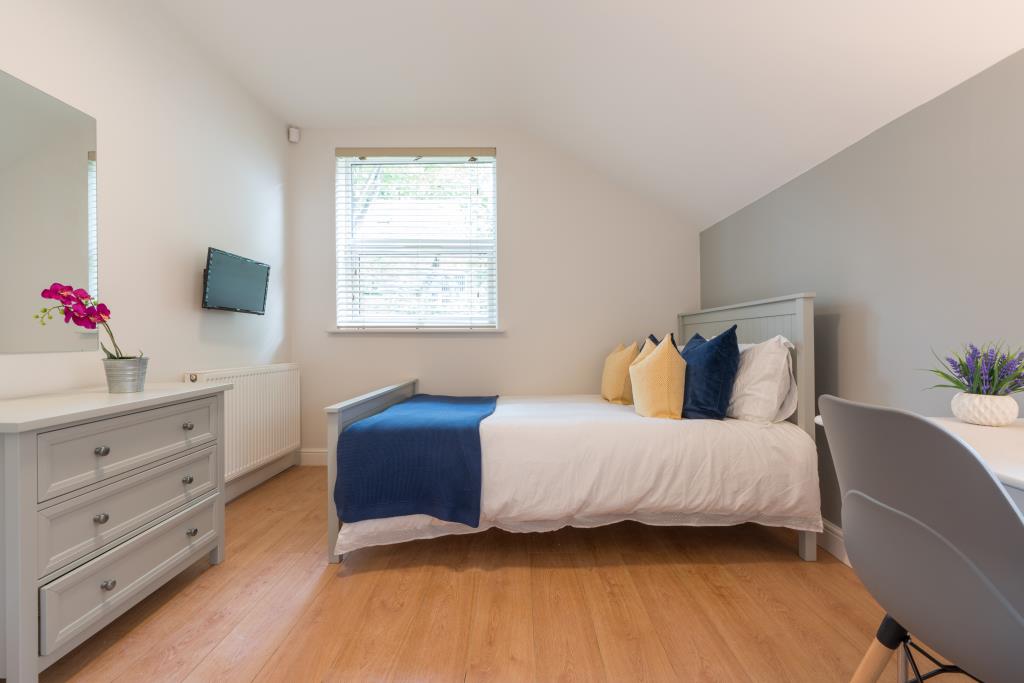 40 Derby Grove