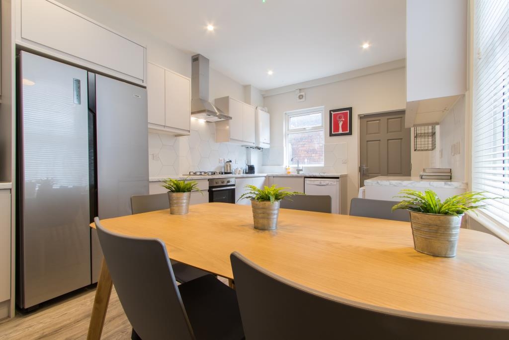 64 Thornycroft Road