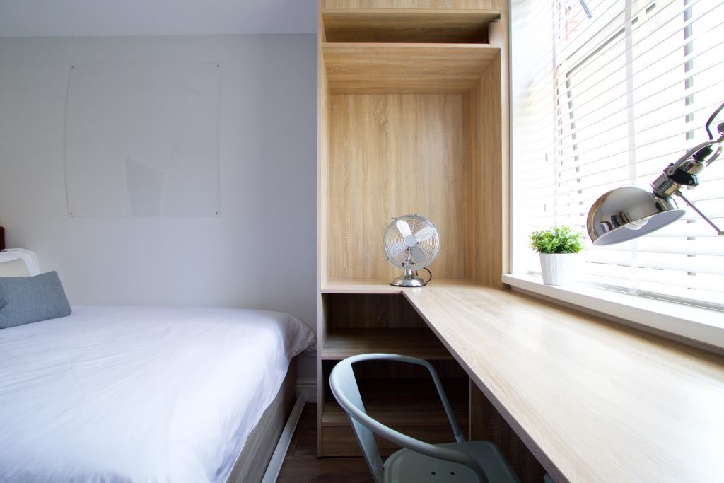 Flat E, Park View