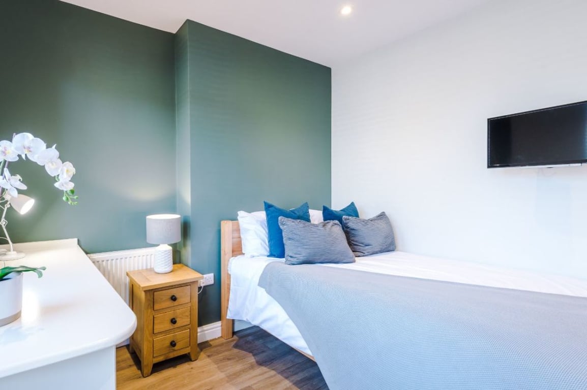 2 Balmoral Road