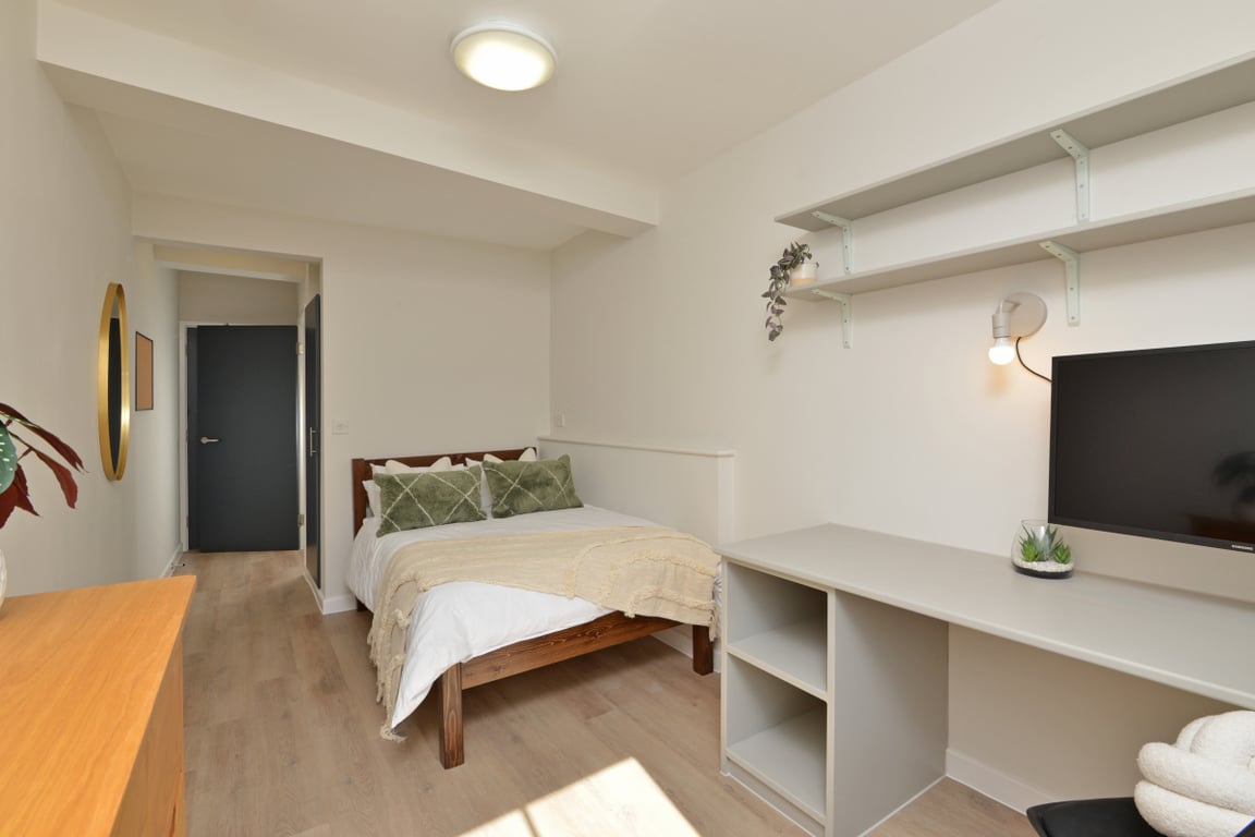 Flat 8, Isca Lofts