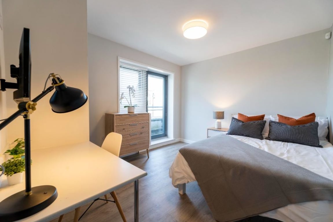 Flat 10 The Square, 1 Falconar Street