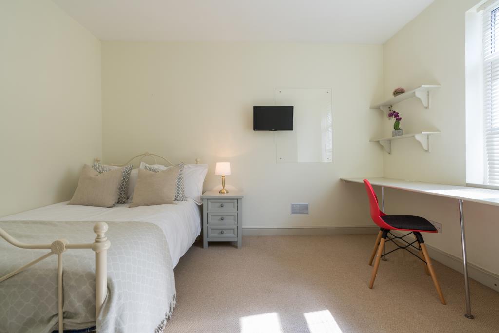 49b Colum Road