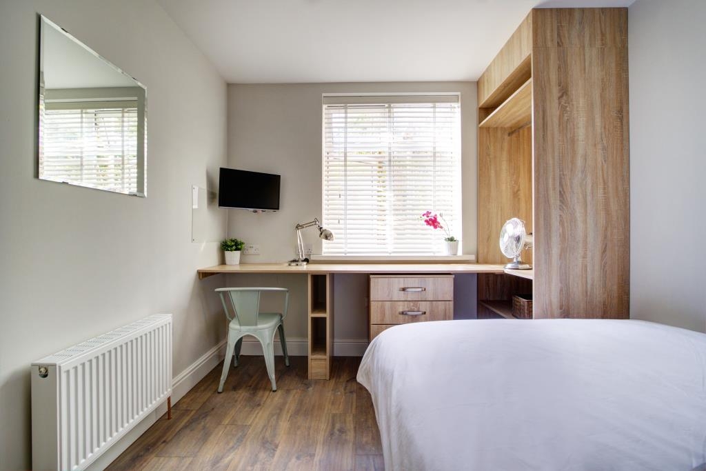 Flat E, Park View