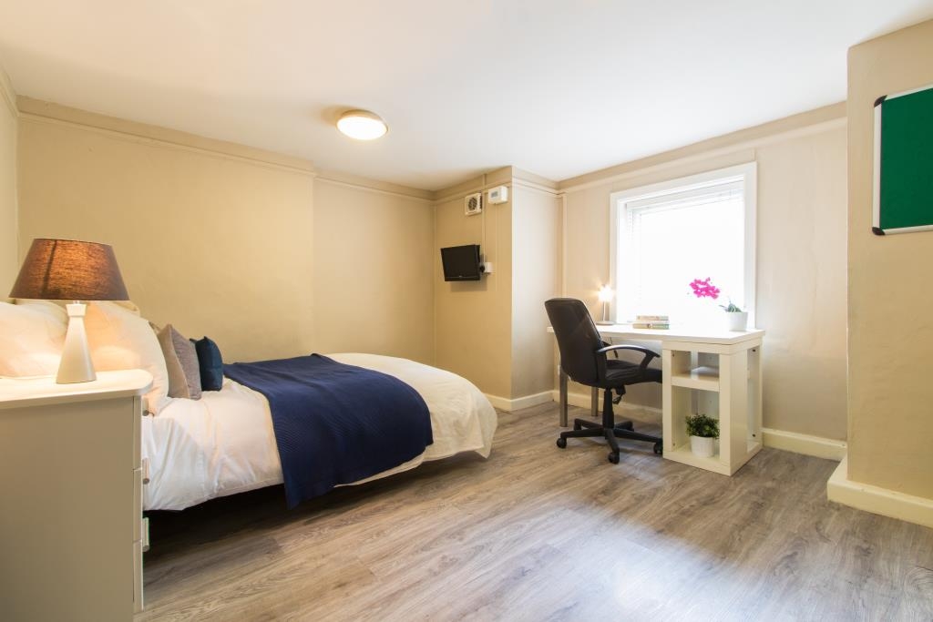 Flat 1, 17 Ladybarn Road