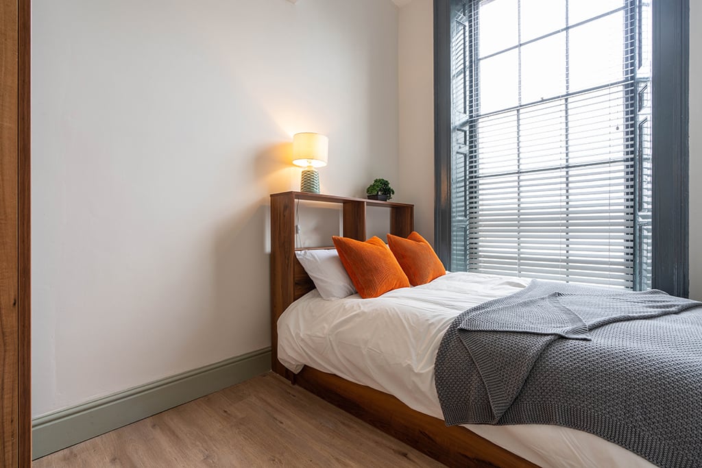Flat 5, 76 Mount Pleasant