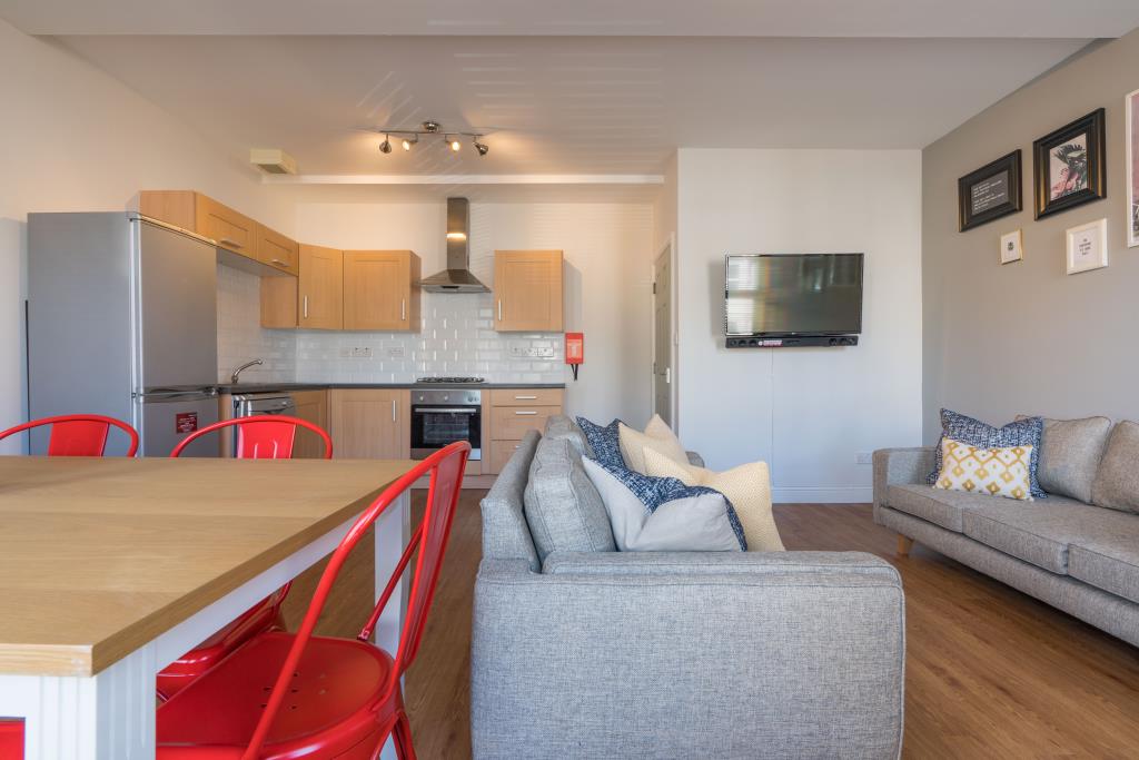 49b Colum Road