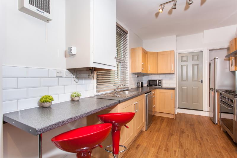 128 Inverness Place