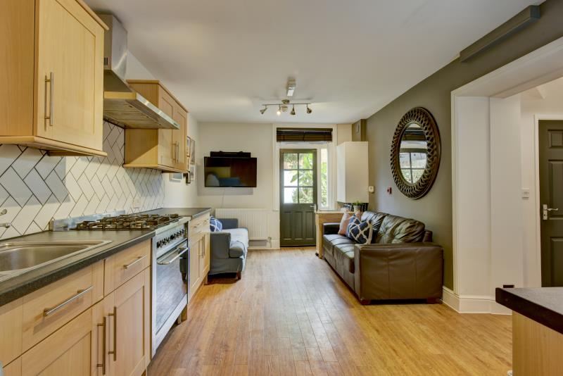 102 Pinhoe Road