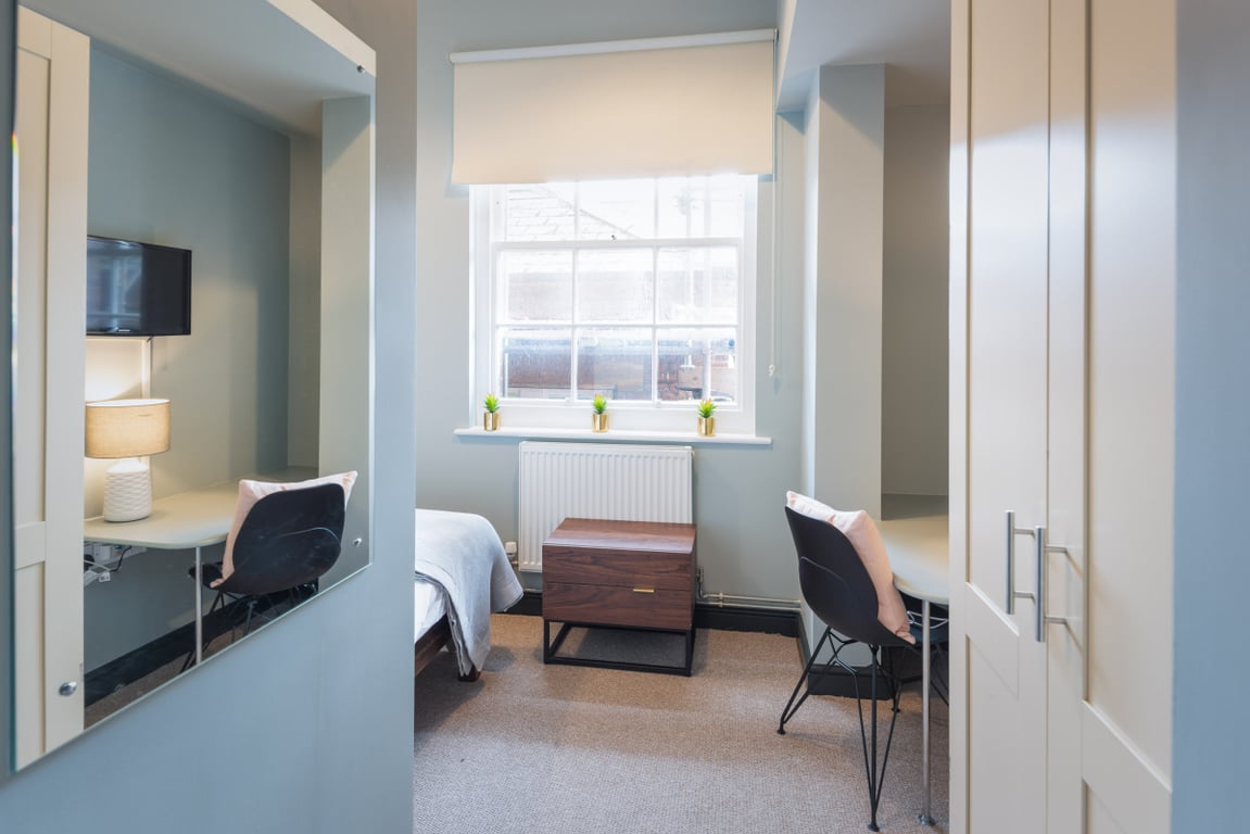 Flat Y Bishop Blackall School
