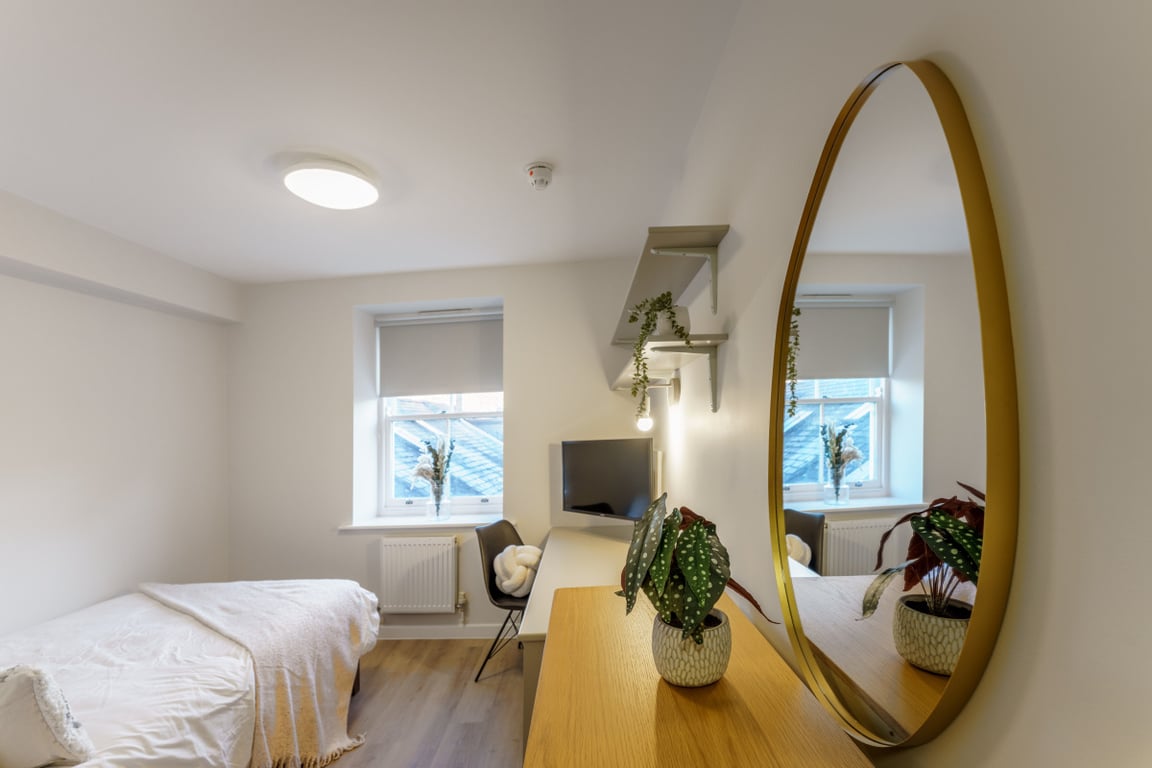 Flat 10, Isca Lofts