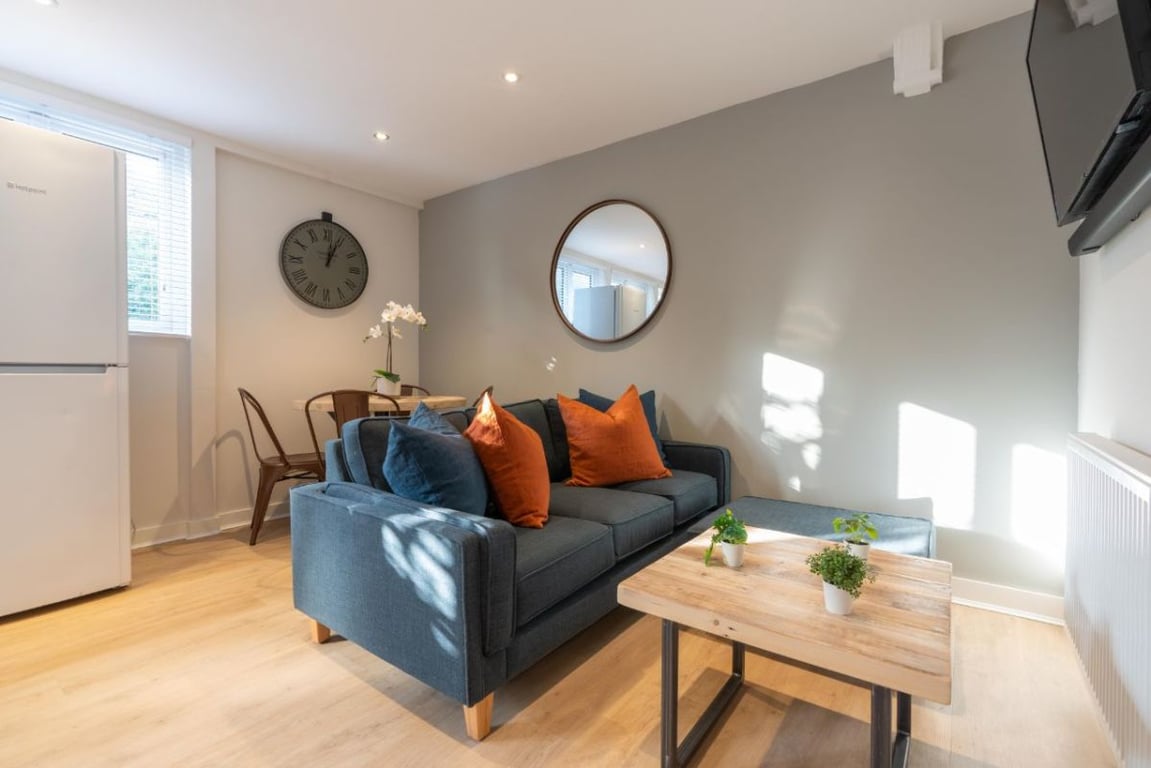 Flat E, 113 Portland Road