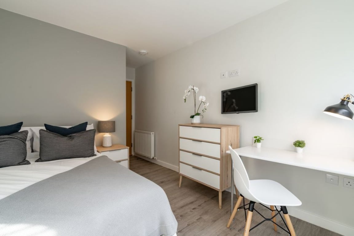 Flat 4 The Square, 1 Falconar Street
