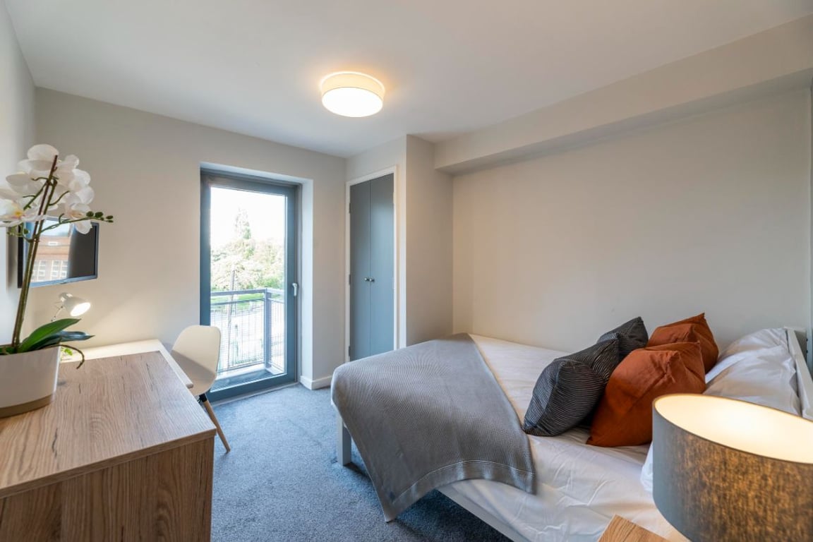Flat 3 The Square, 1 Falconar Street