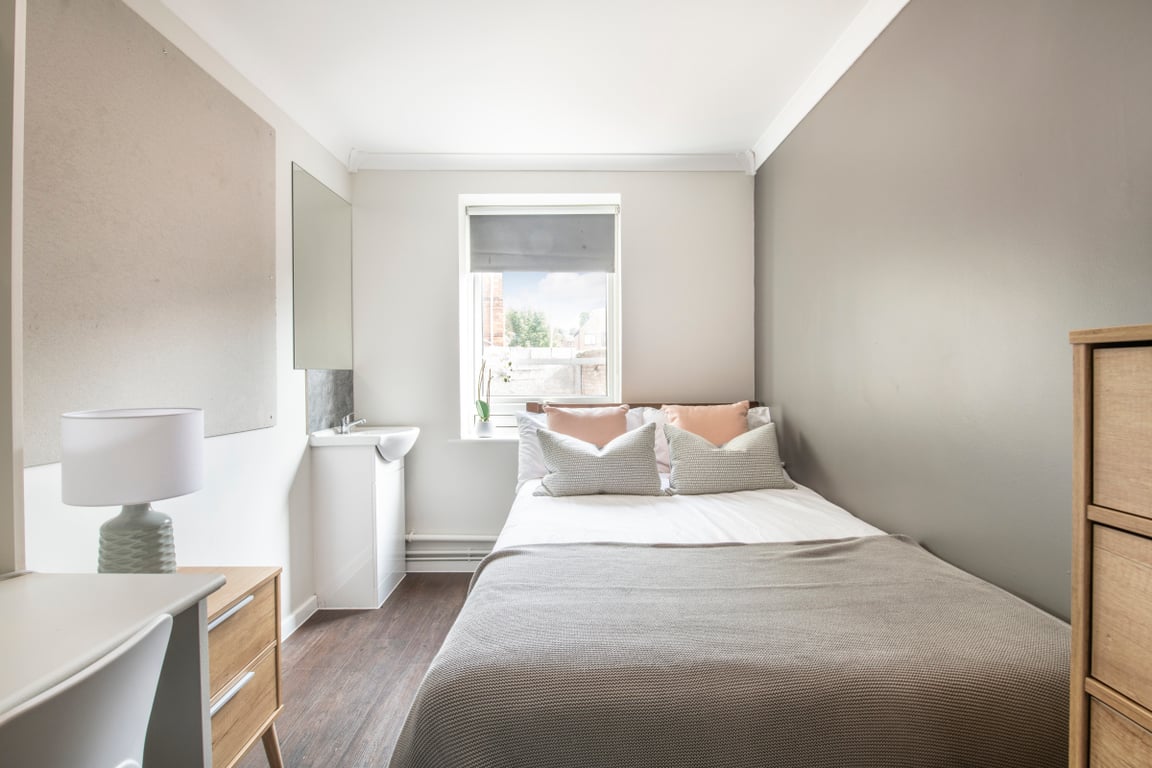 Flat 2, 4 Rob Roy House