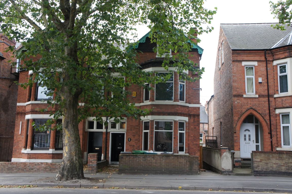 87 Lenton Boulevard