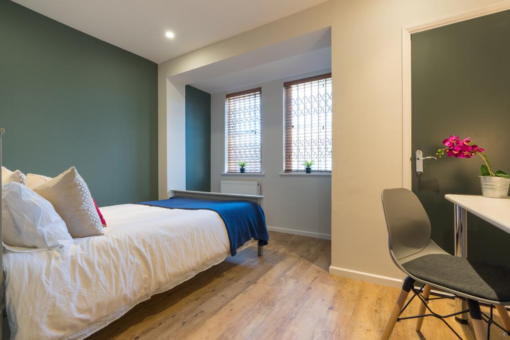 17b Larkdale Street