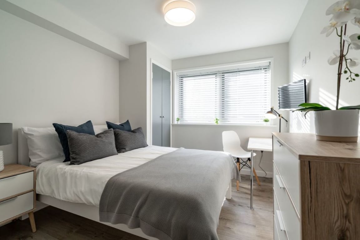 Flat 5 The Square, 1 Falconar Street