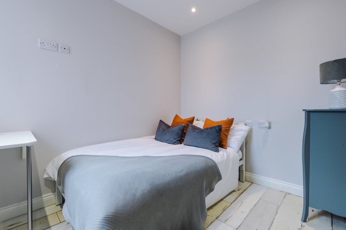 27 Woodcroft Road