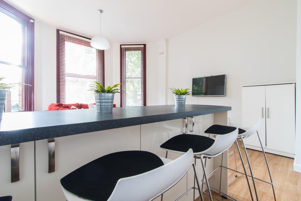 Flat 2, 17 Ladybarn Road