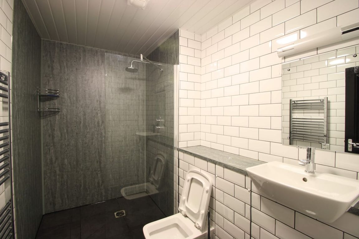 Flat 2, 154 Woodsley Road