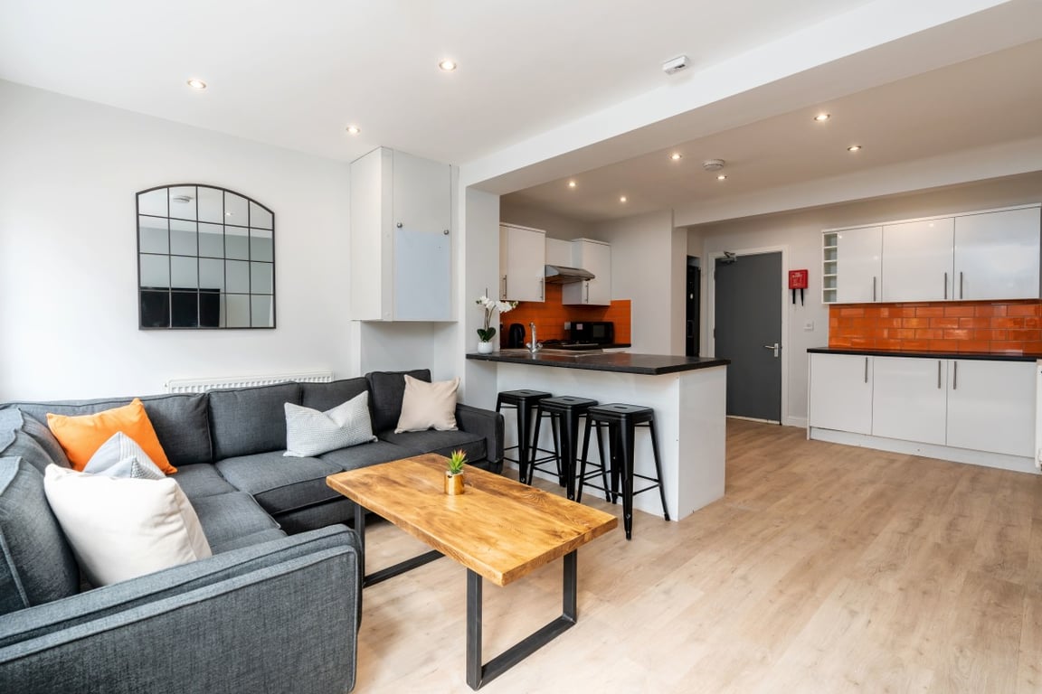 8 Holcombe Road