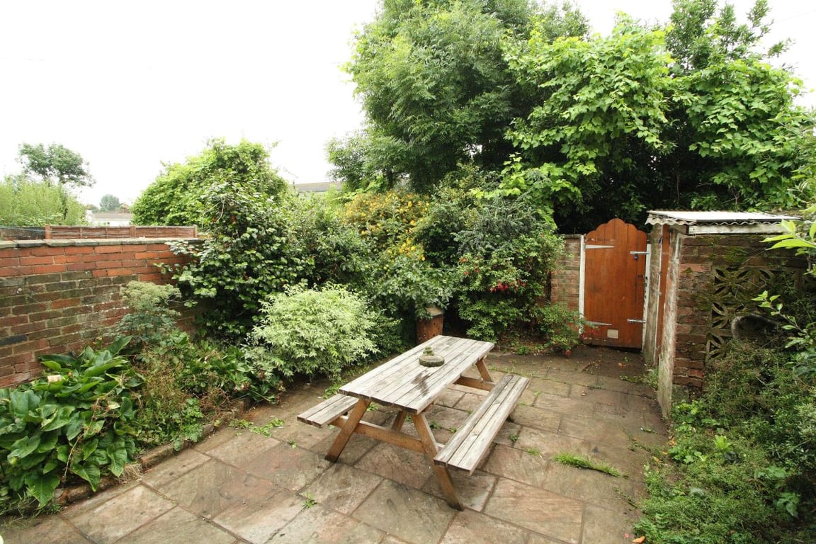 28 Powderham Crescent