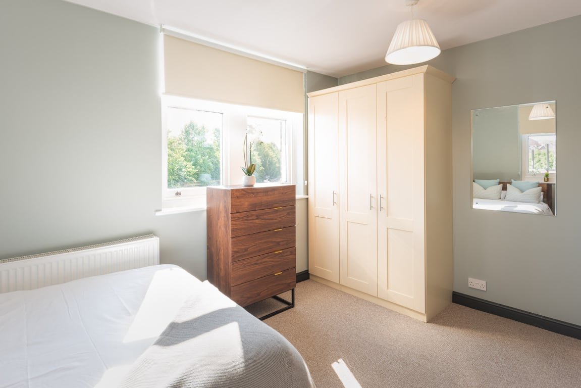 Flat L Bishop Blackall School
