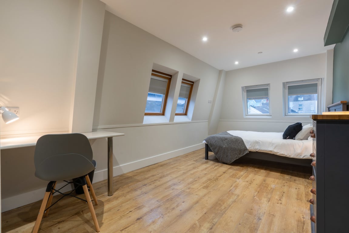 Flat 2, 126 Walter Road