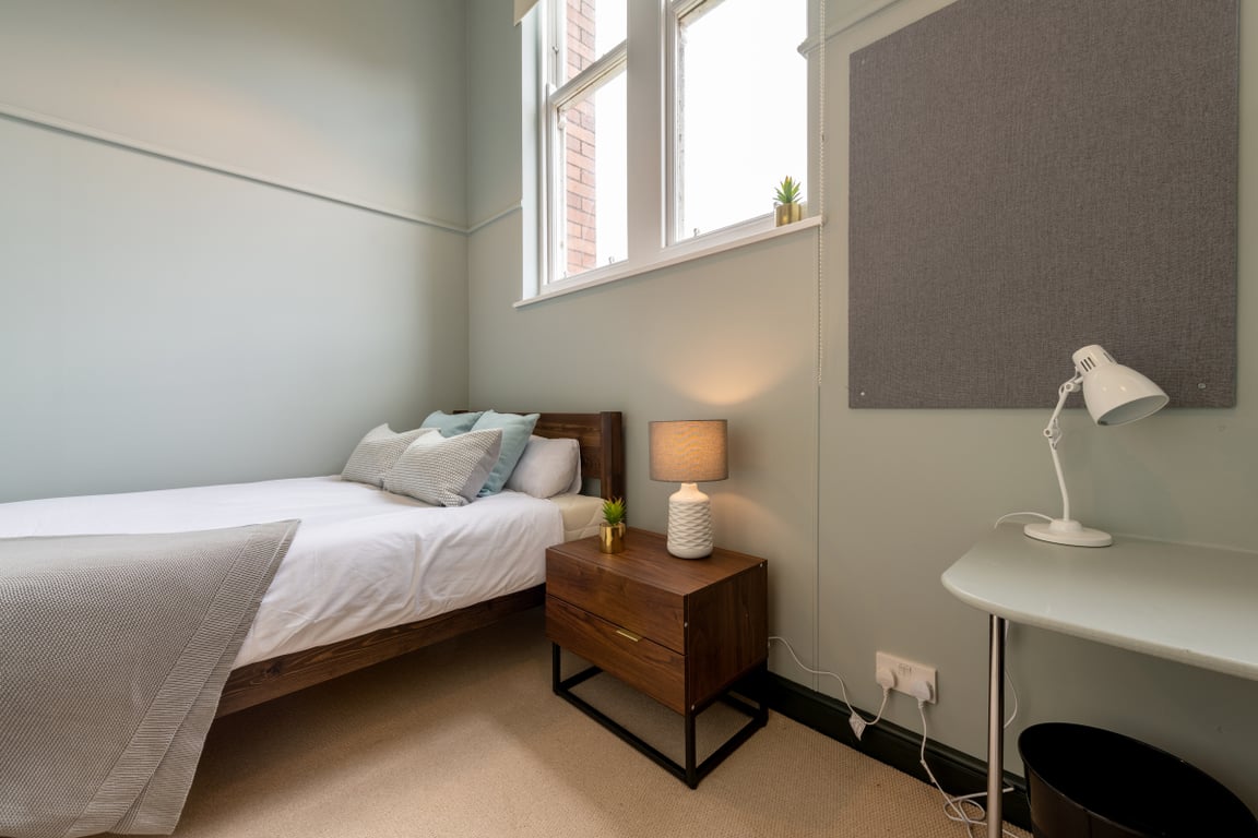 Flat S Bishop Blackall School