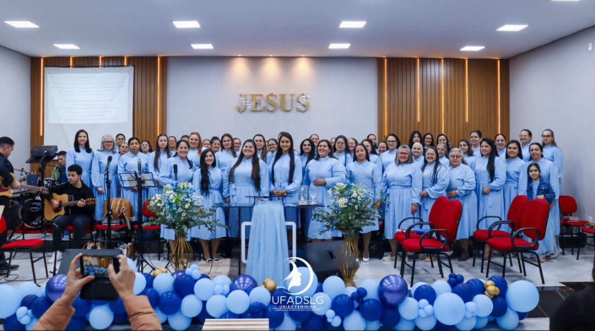 Grupo vestindo fardas da Divina — foto 3