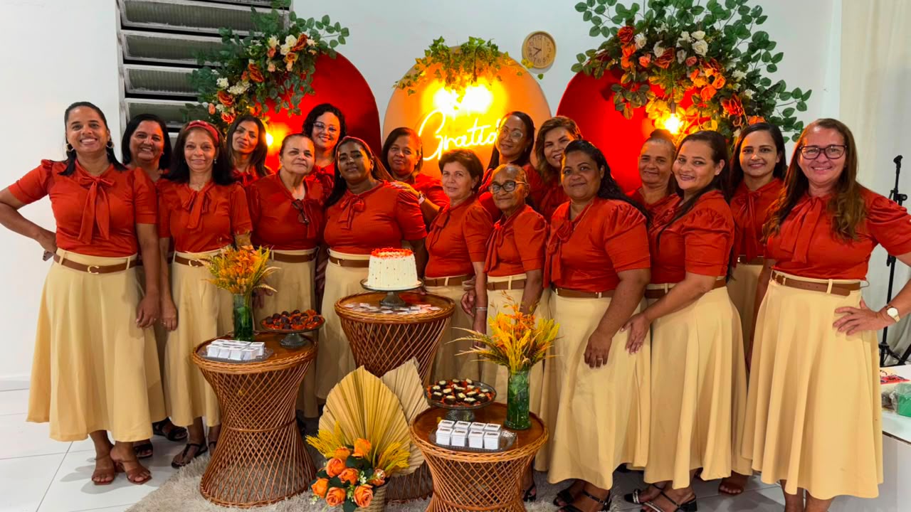 Grupo vestindo fardas da Divina — foto 7