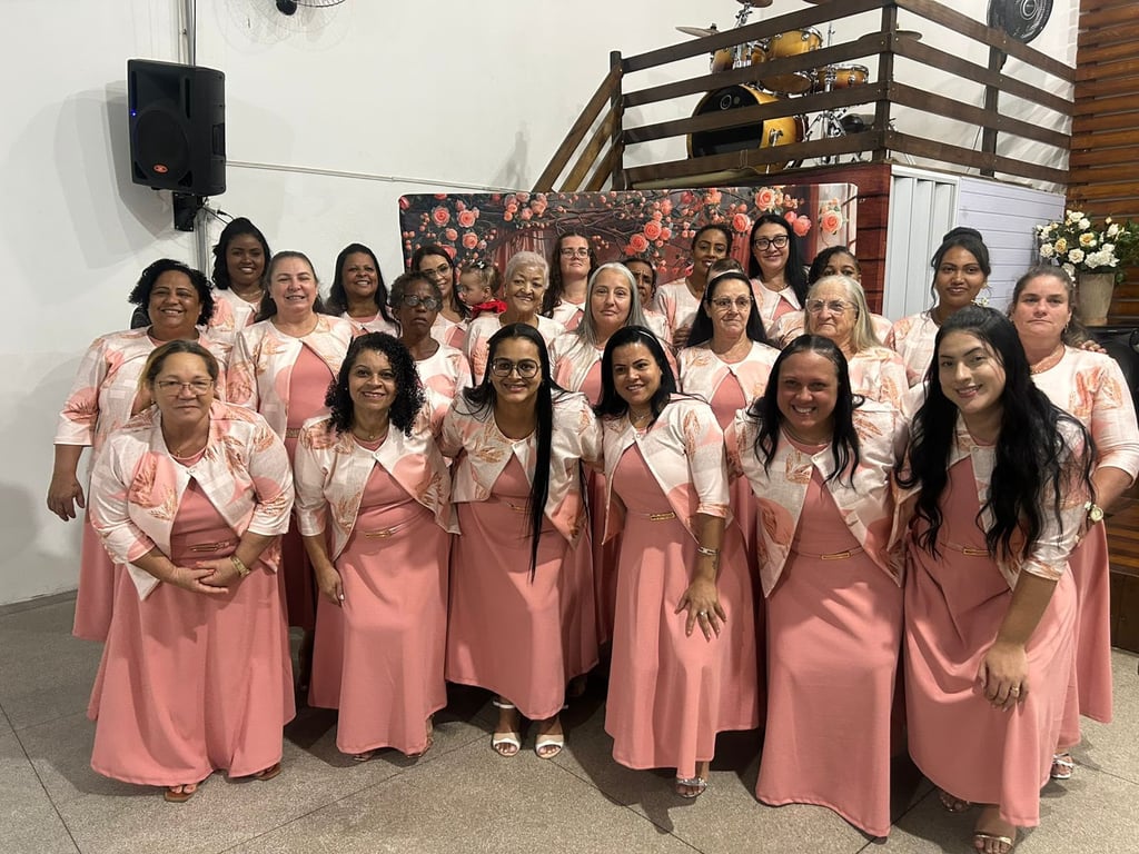Grupo vestindo fardas da Divina — foto 4