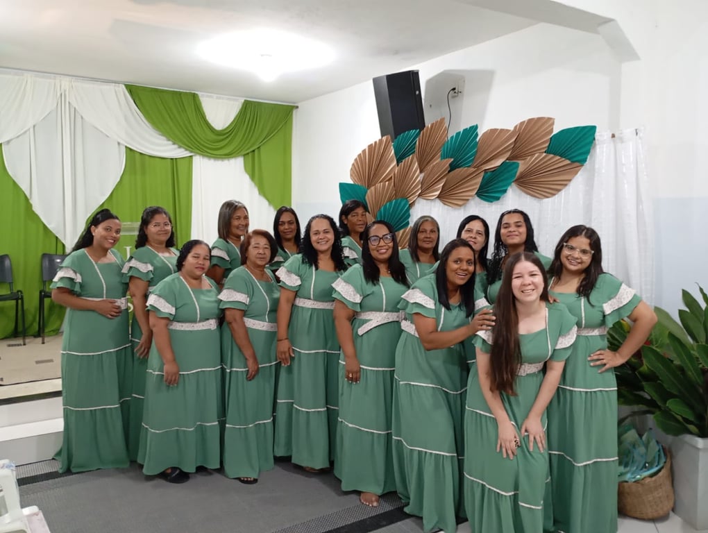 Grupo vestindo fardas da Divina — foto 6