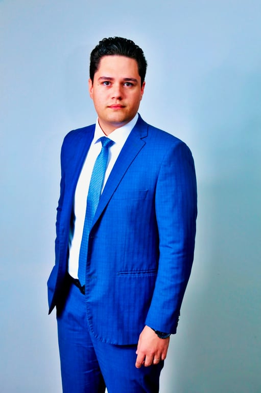 Dr. Matheus Custódio Santos