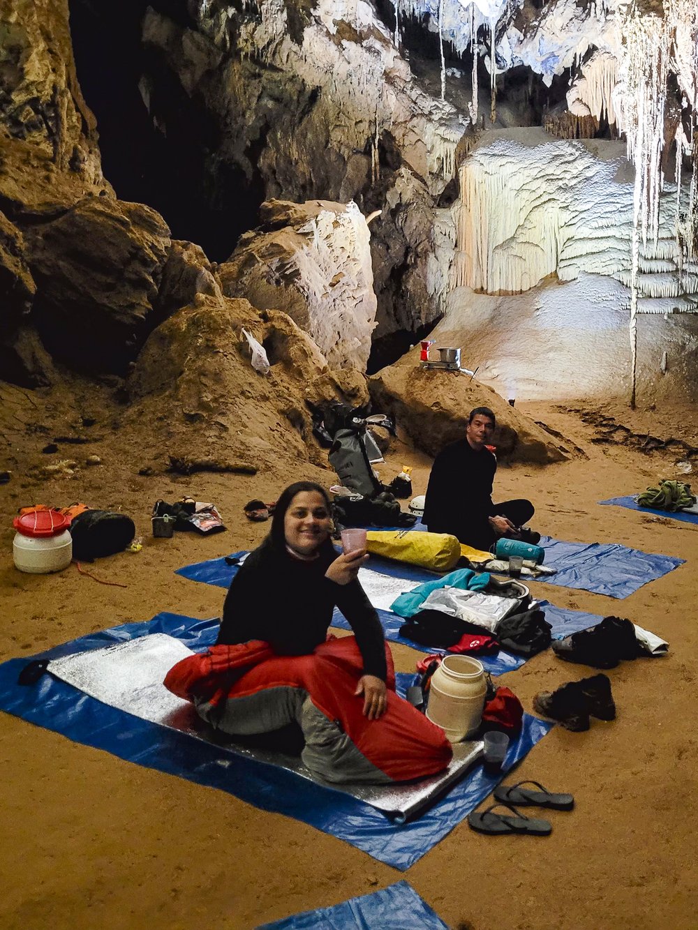 EXPEDIÇÃO TRAVESSIA pernoite na caverna unica no Brasil