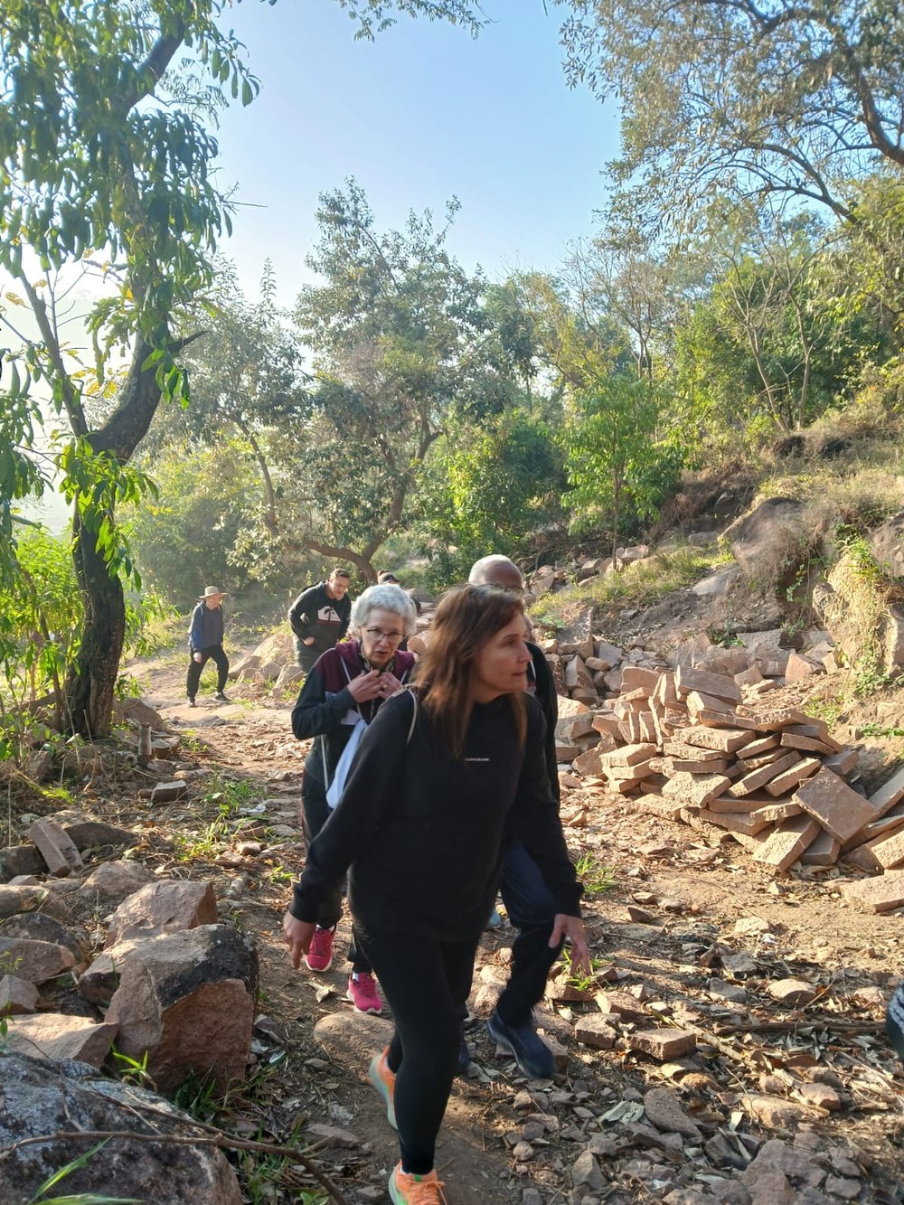 Inicio da caminhada tem essa subida 