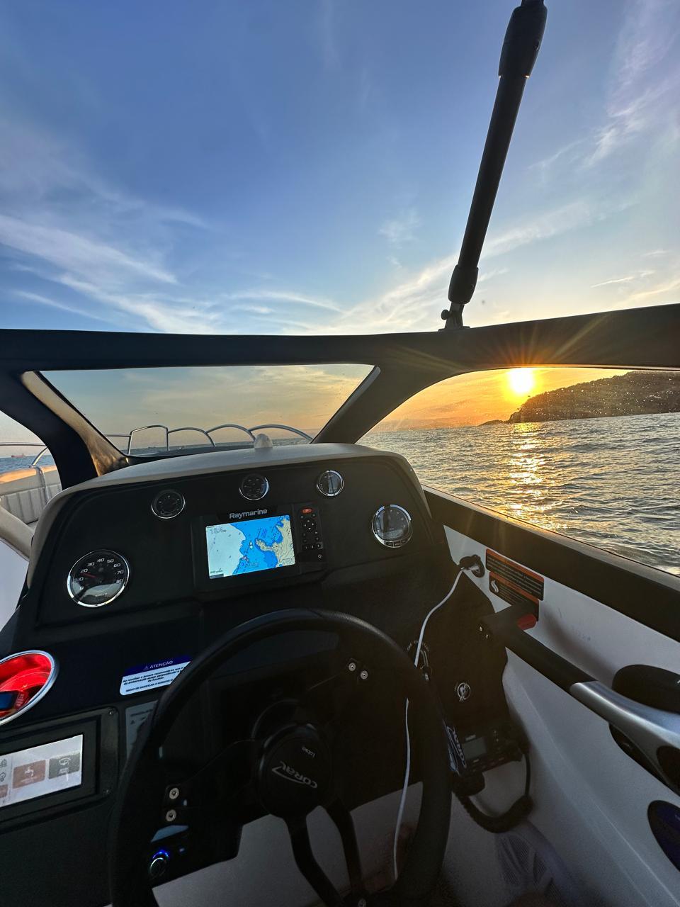 LANCHA PARA ATÉ 12 PASSAGEIROS EM CABO FRIO