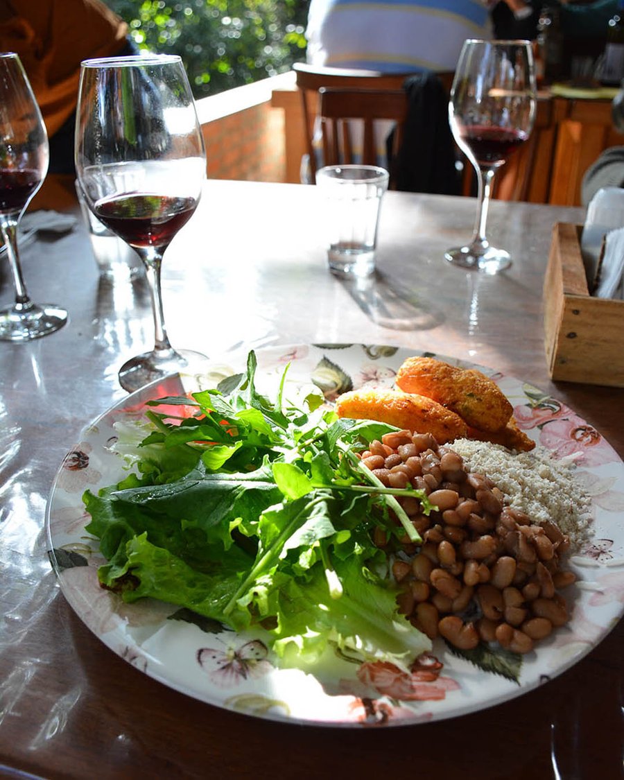 Trilha Pet + Degustação de Vinhos e Almoço na Vinícola Saccomani
