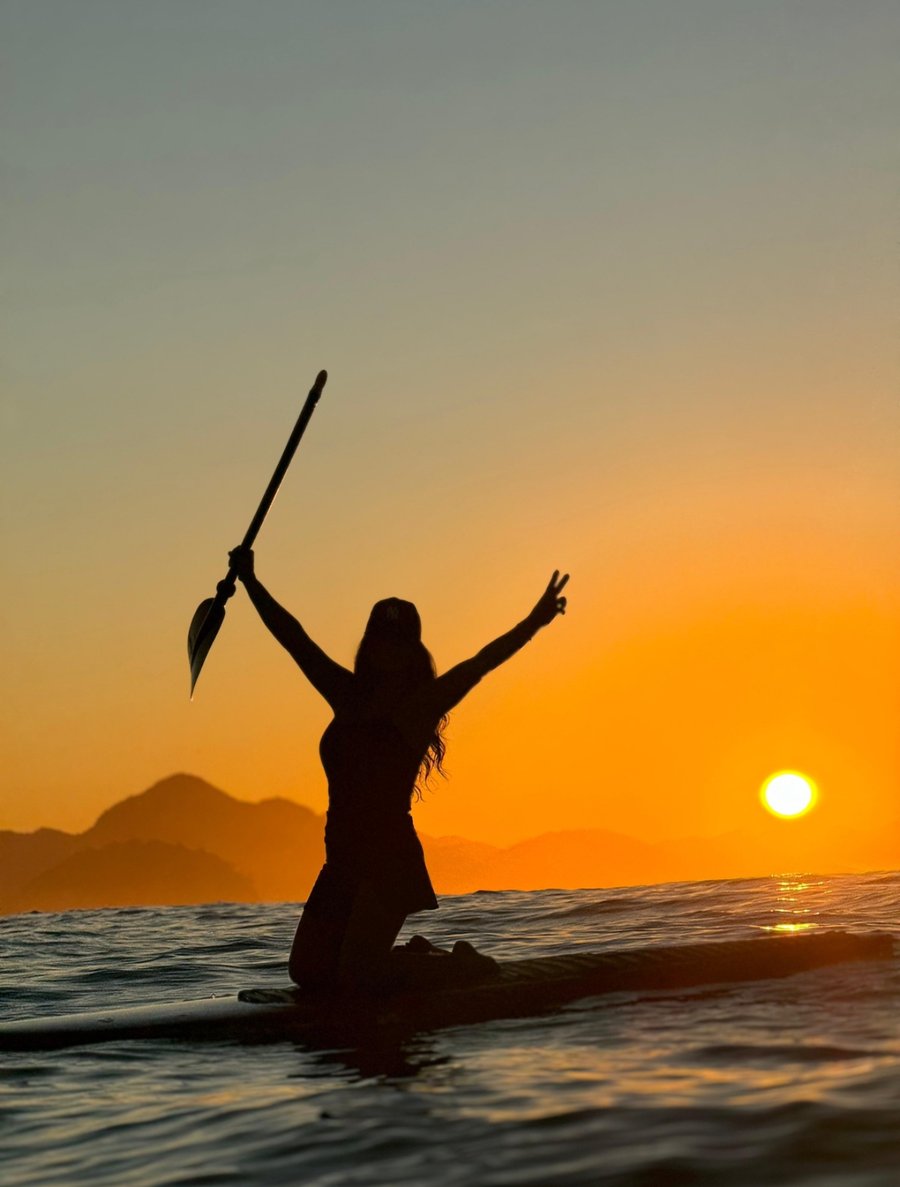     Stand Up Paddle no nascer do sol no Rio de Janeiro com vista incrível para o mar e momentos inesquecíveis
