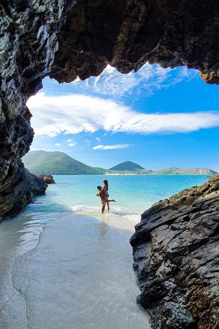 "Um lugar mágico para celebrar o amor! Descobrindo os segredos da Gruta do Amor. 💖