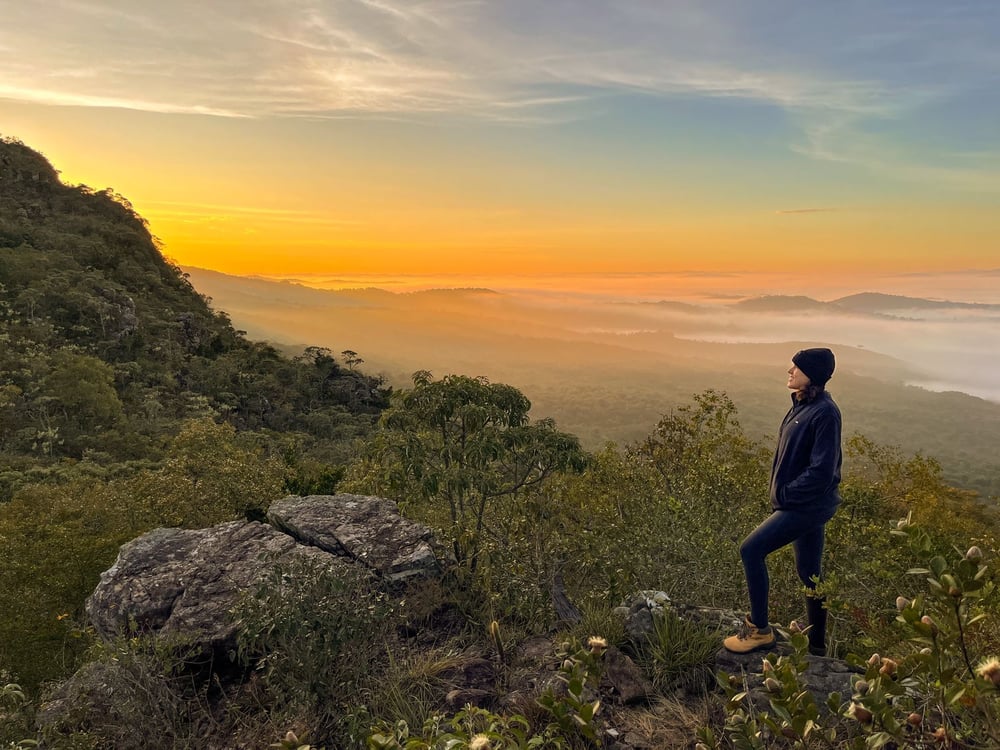 A Travessia da Serra de São José oferece desafiantes 18 km de trilha, com vistas deslumbrantes, fauna rica e imersão total na natureza