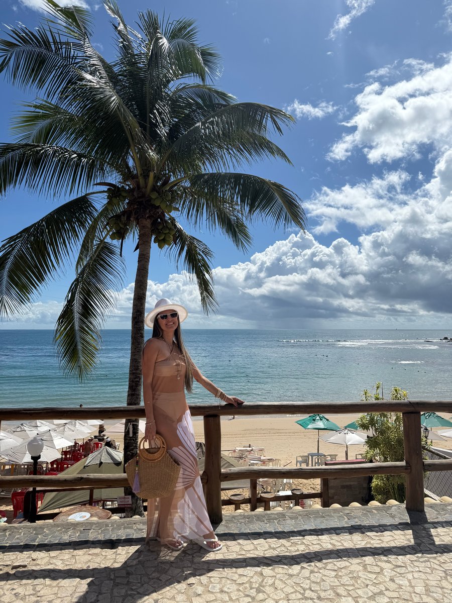 A Primeira Praia encanta pelas águas cristalinas e pela vista privilegiada logo no início do percurso pela orla.