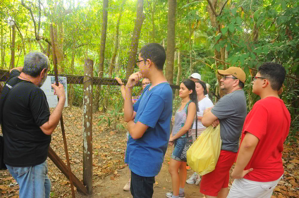 Inicio da Trilha ecológica com o Condutor local. (Foto: Nyl Barbosa)