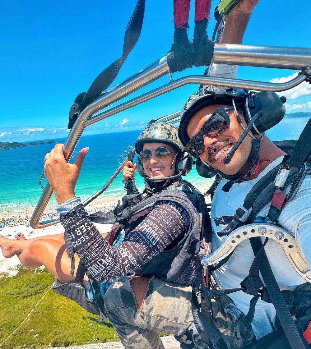 Vôo de Paramotor na Praia das Conchas (Cabo Frio) - @OndaArraial