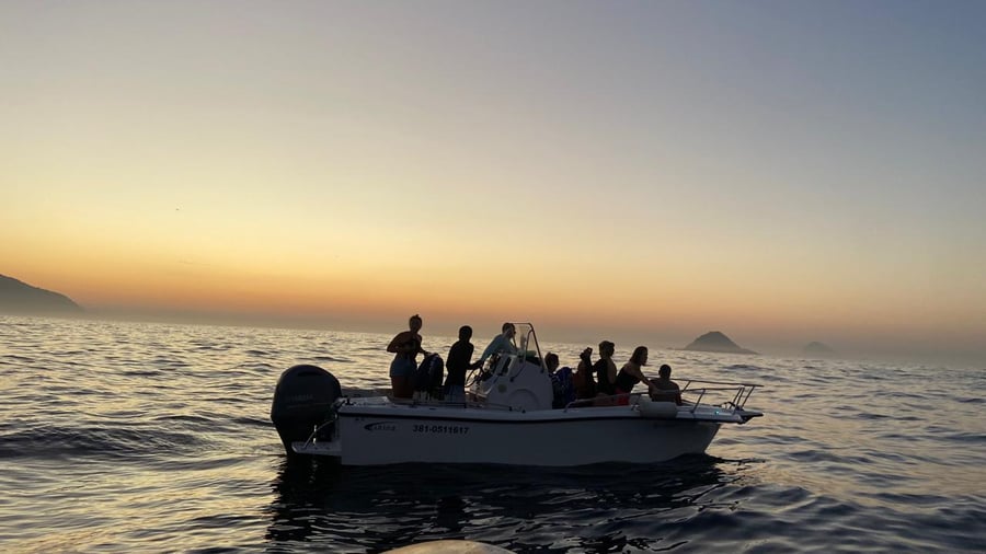  PASSEIO DE LANCHA COMPARTILHADO