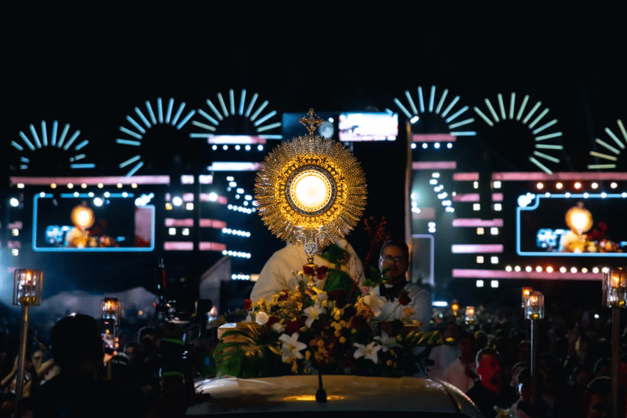 O maior evento católico do Brasil pede uma viagem à altura! 🌟 Viaje para o Halleluya 2027 com transporte padrão turismo, hotel incluso e guia acompanhante. Conforto, segurança e muita paz no coração. Clique no link da bio e reserve sua vaga!